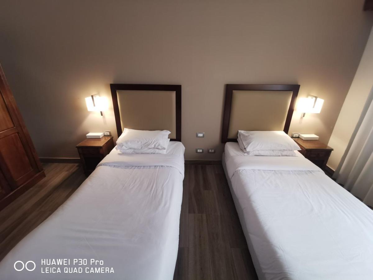 Green Plaza Inn "'Business &Families Only"' 알렉산드리아 외부 사진